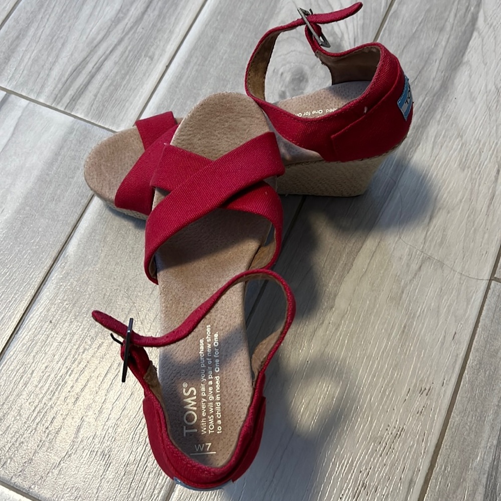 Toms Red Wedge heels Size 7 Brand new no box